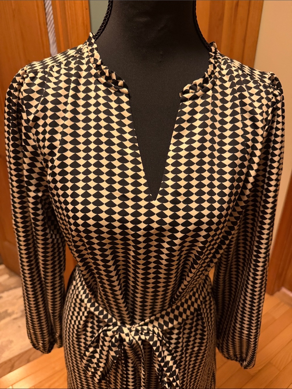 Like new Ann Taylor dress, size medium - Picture 2 of 5